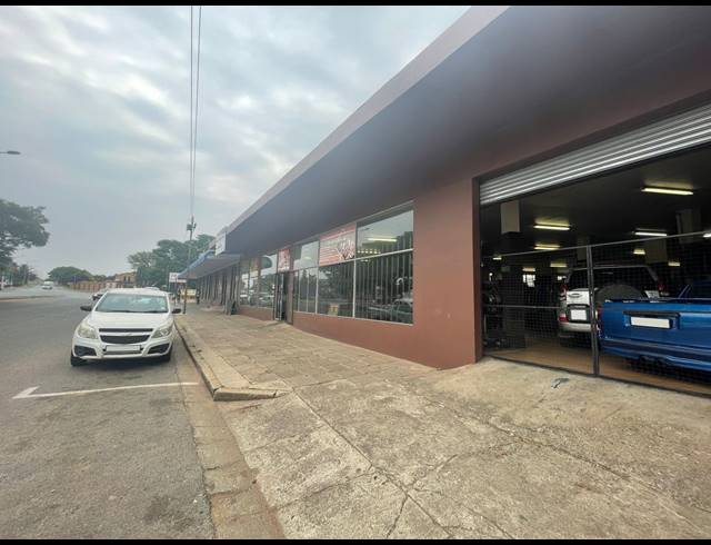2,388M² RETAIL FOR SALE IN KRUGERSDORP WEST